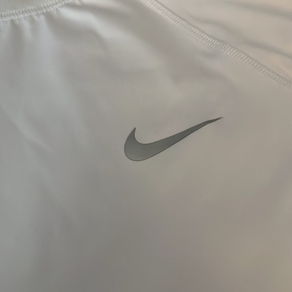 Women’s Nike Dri Fit Compression with mesh on sleeves - Picture 6 of 6